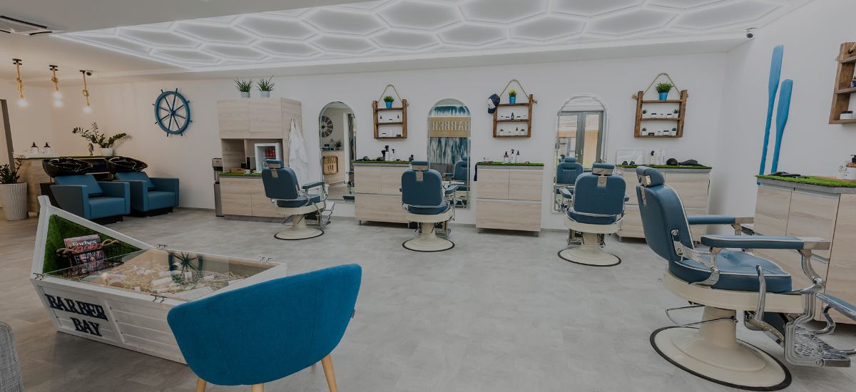 Barber Bay Marina part – férfi fodrász szalon belső tere
